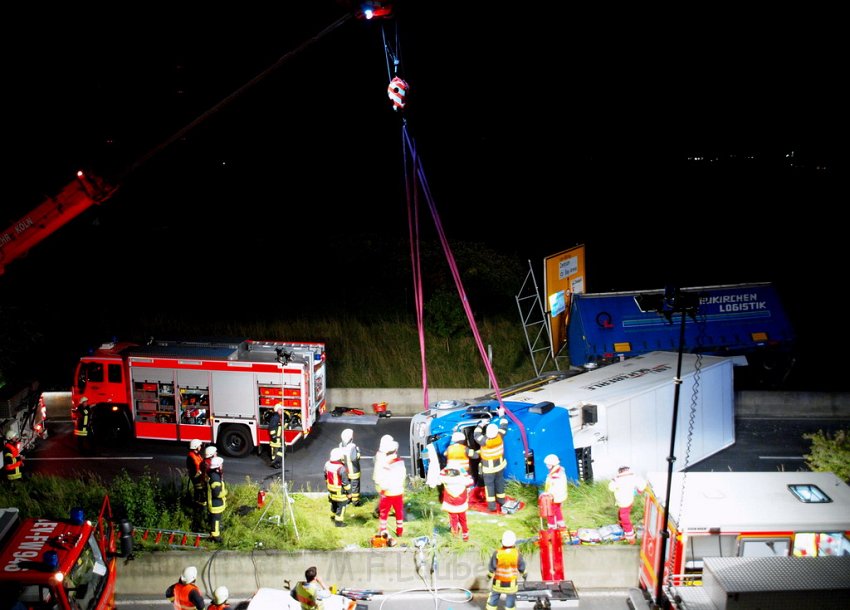 Einsatz BF Koeln PEINGEKLEMMT in Leverkusen P035.JPG